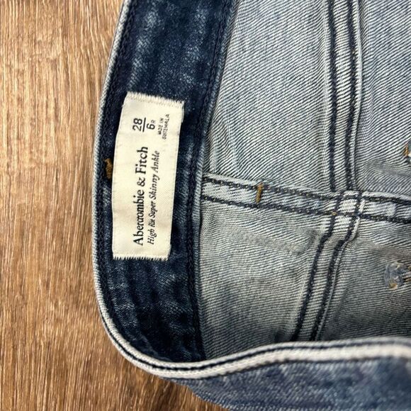 Abercrombie & Fitch The Super Skinny High Rise Ankle Jean Size 6/28​ - Picture 3 of 6